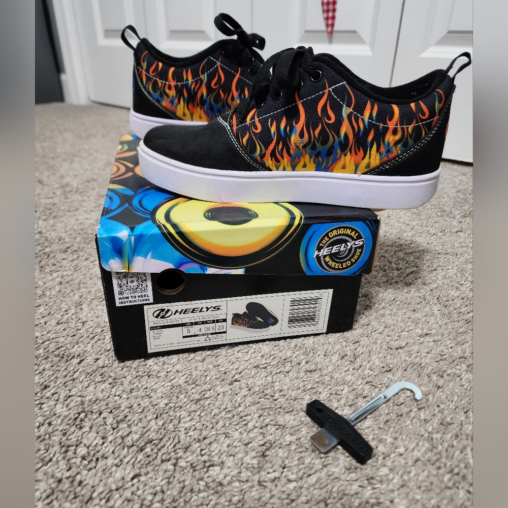 YOUTH Size 5 Heelys